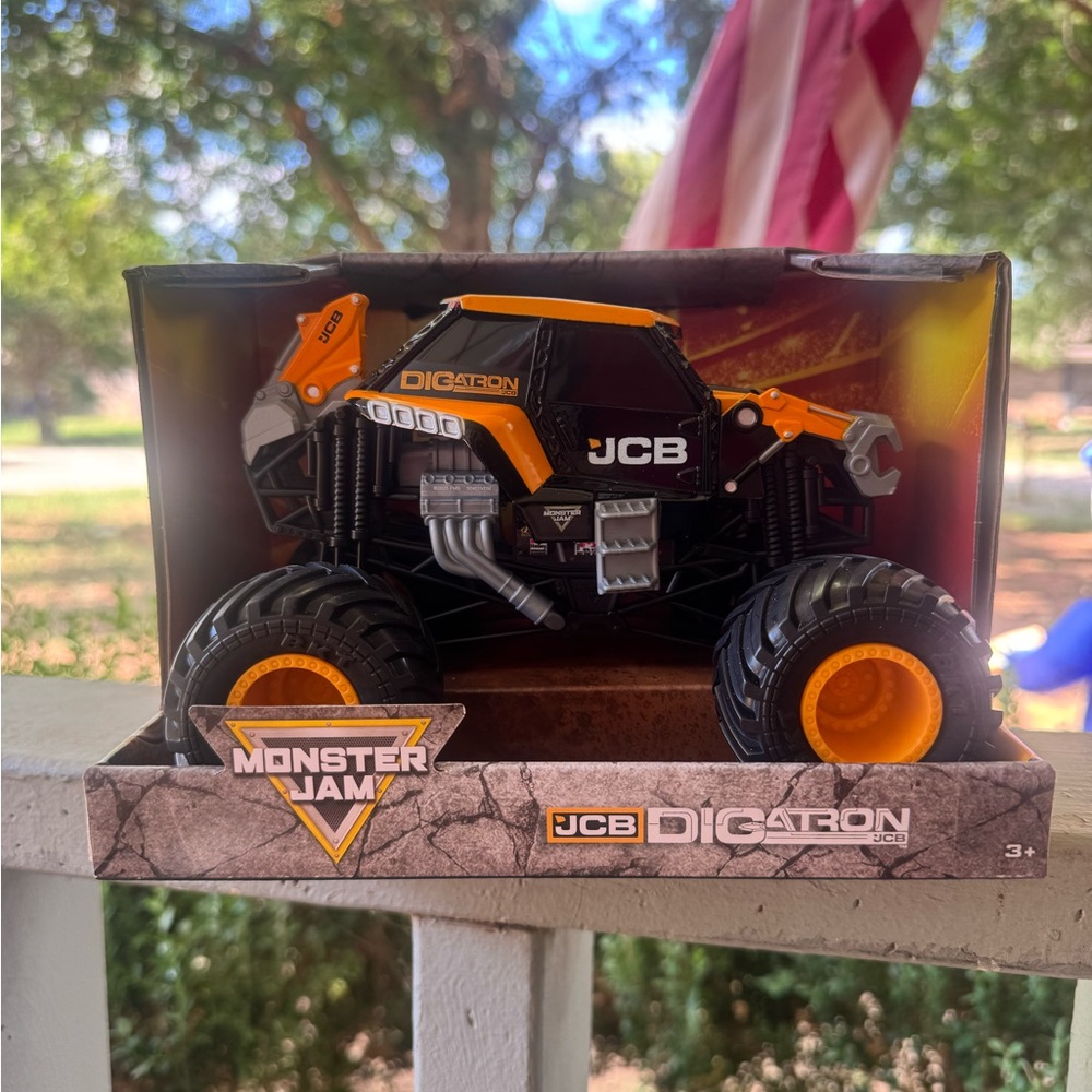 Monster Jam JCB Digatron Truck - Black and Orange